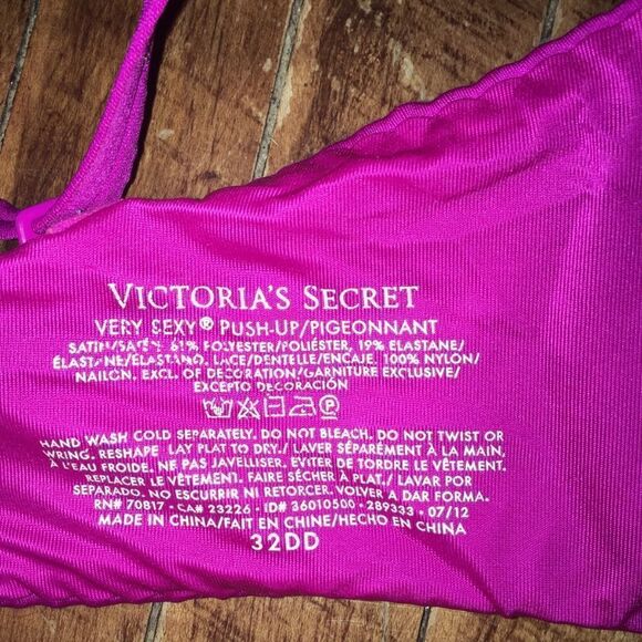 Victoria’s Secret Magenta lace trimmed very sexy push up bra - Picture 3 of 3